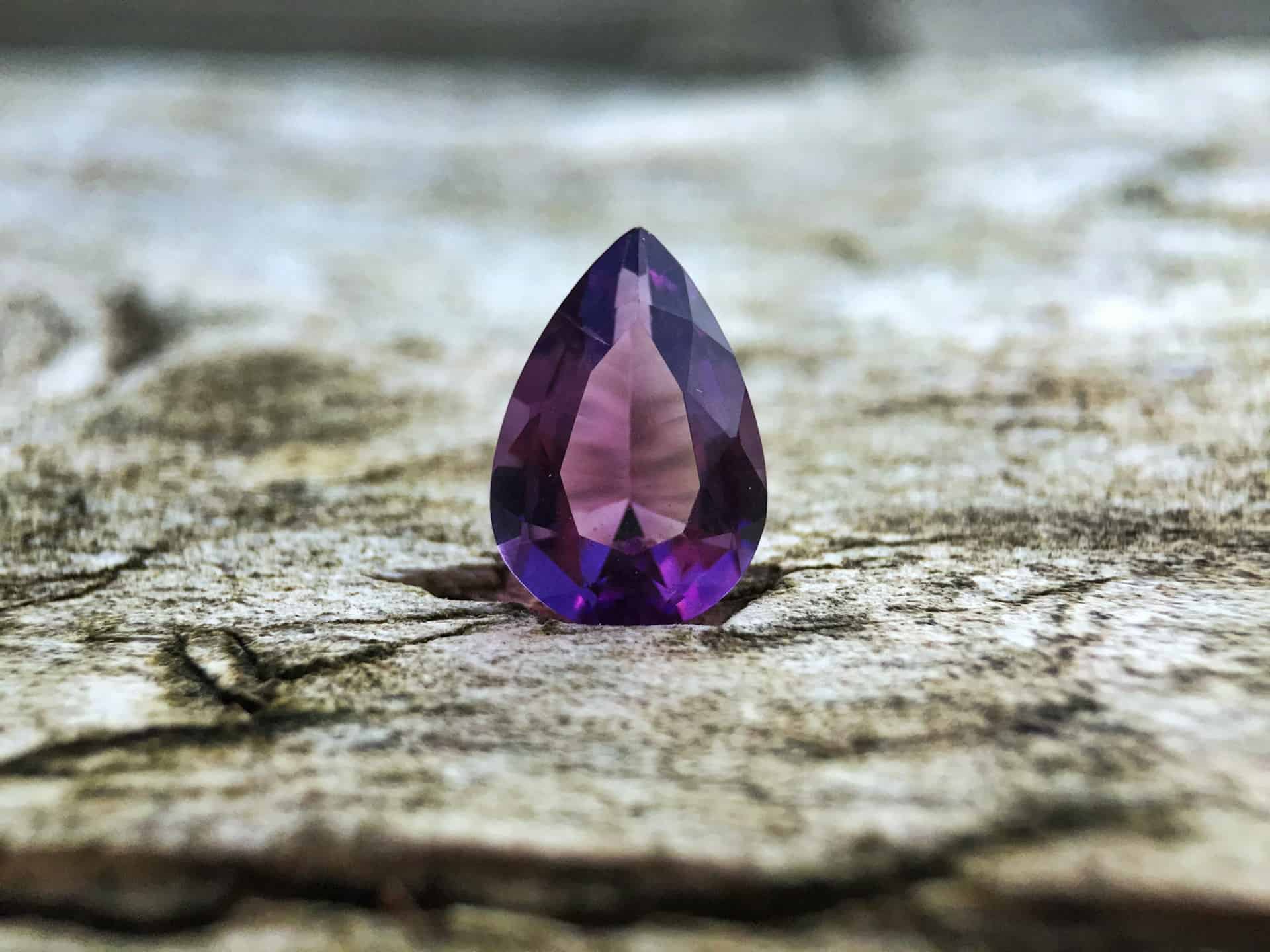 loose gemstones collection featuring premium coloured precious stones