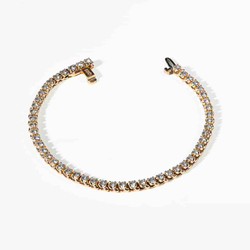 Elegant 14K yellow gold tennis bracelet featuring 47 natural round brilliant-cut diamonds totaling 1.40 carats.