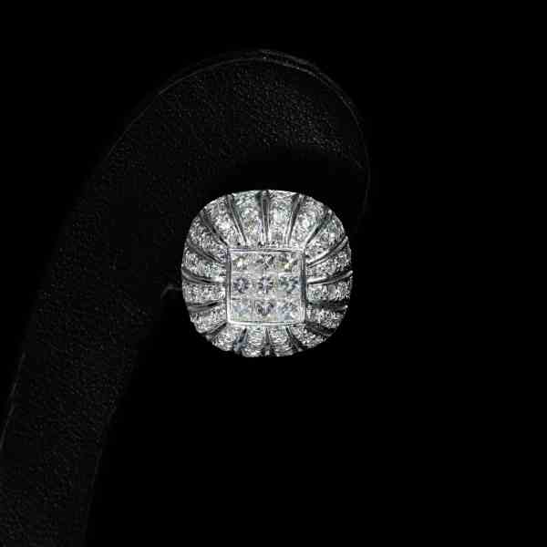 18K white gold earrings jewelry princess-cut and brilliant-cut natural diamonds.