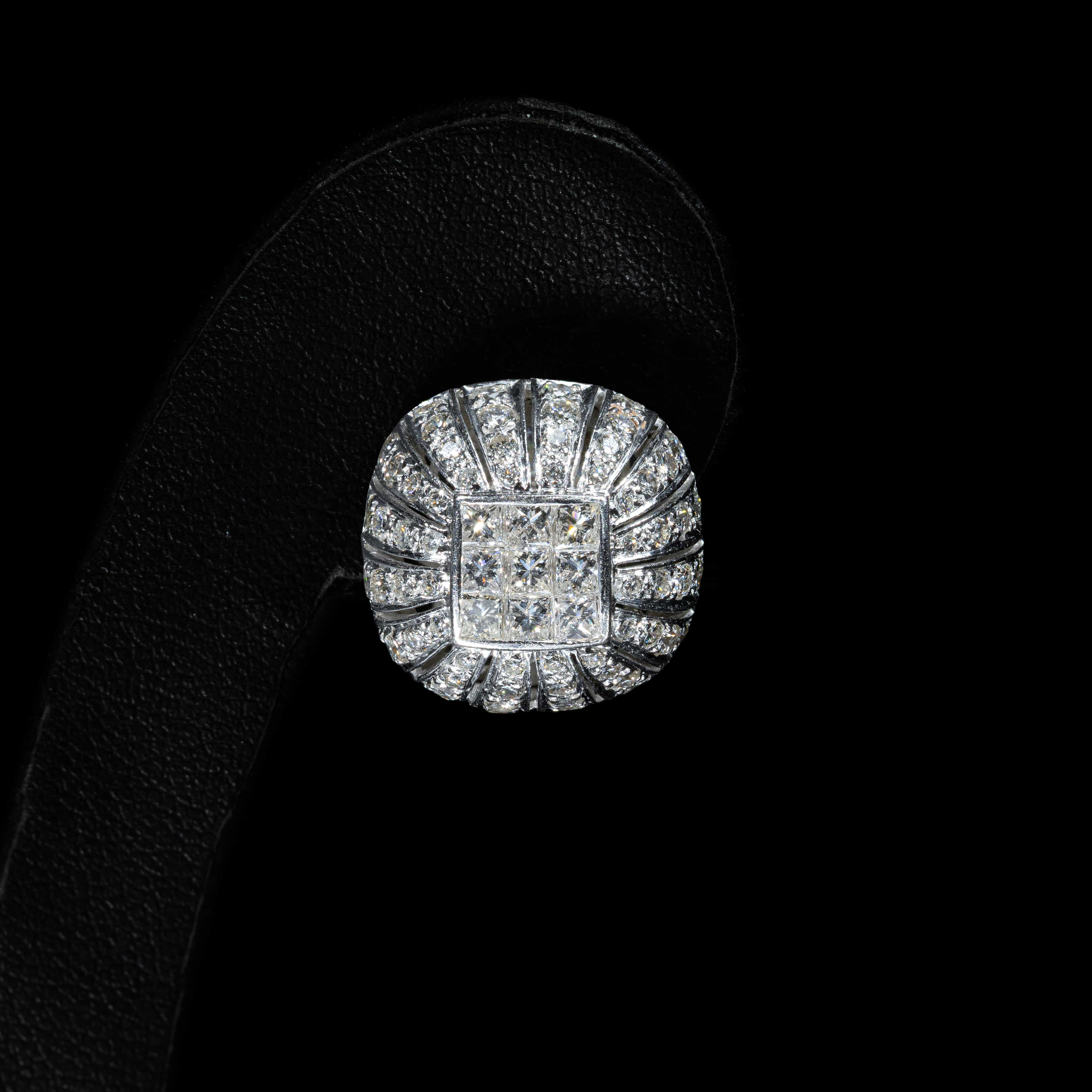 18K white gold earrings jewelry princess-cut and brilliant-cut natural diamonds.