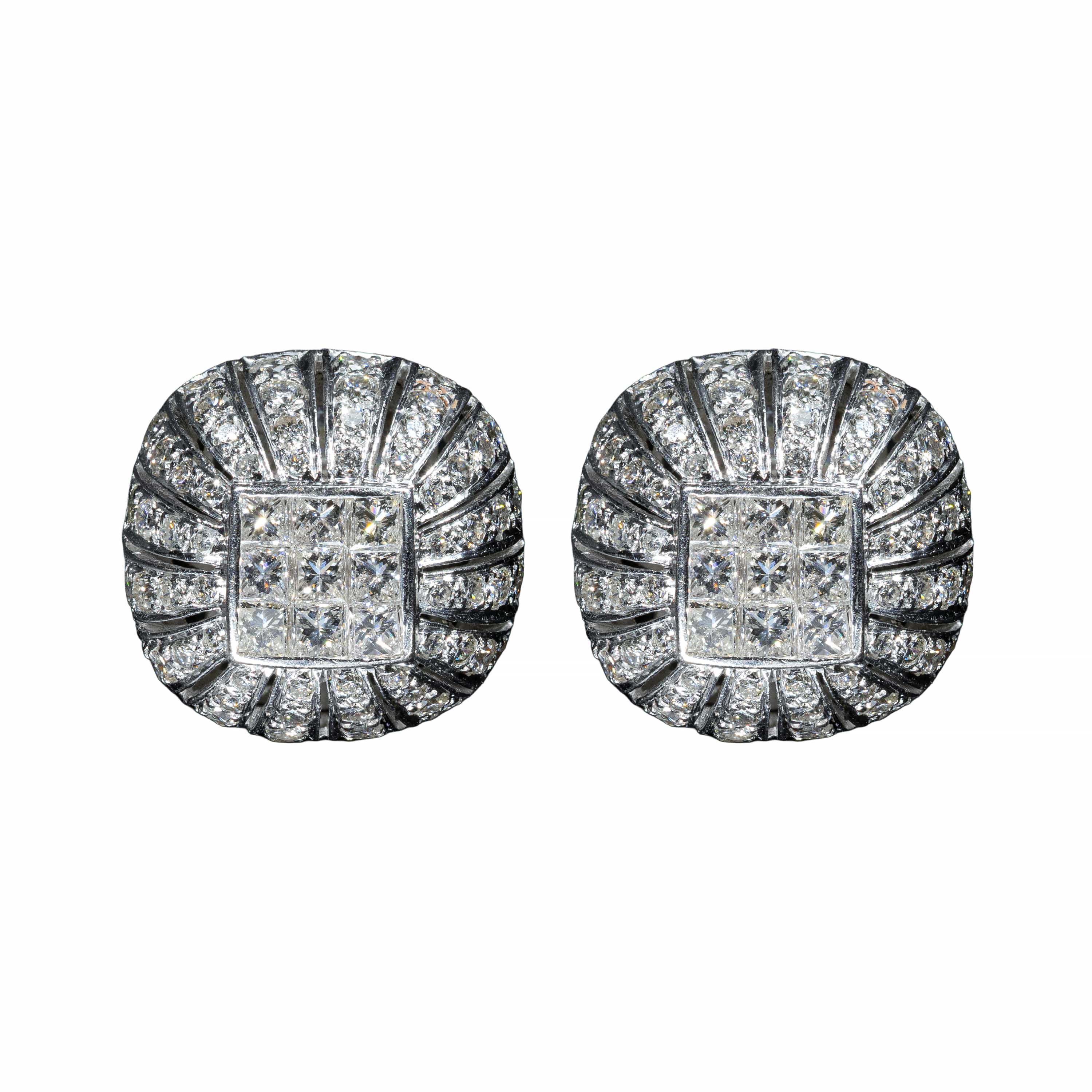 18K white gold earrings jewelry princess-cut and brilliant-cut natural diamonds totaling 3.90 carats.