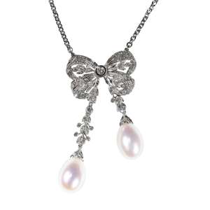 Mariposa butterfly pearl pendant necklace featuring freshwater pearls and sparkling diamond butterfly design
