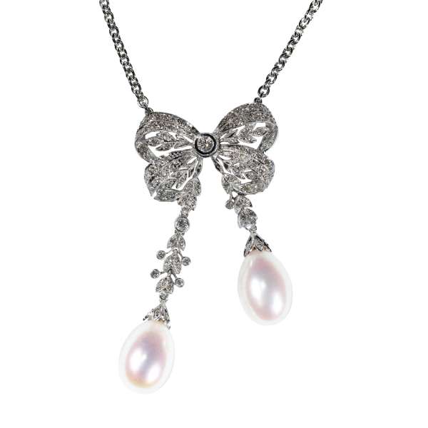 Mariposa butterfly pearl pendant necklace featuring freshwater pearls and sparkling diamond butterfly design