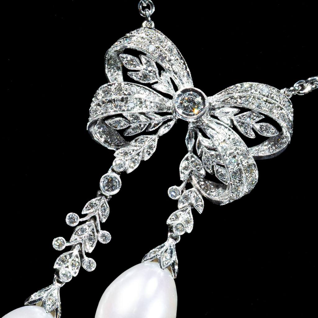 Mariposa butterfly pearl pendant necklace