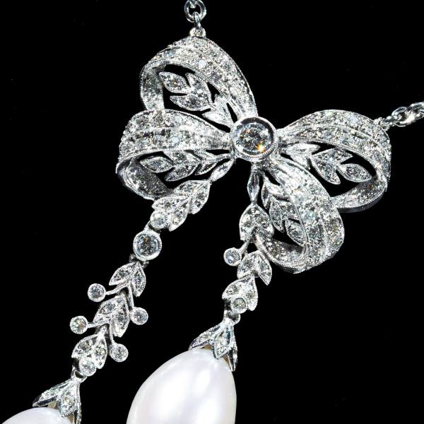Mariposa butterfly pearl pendant necklace