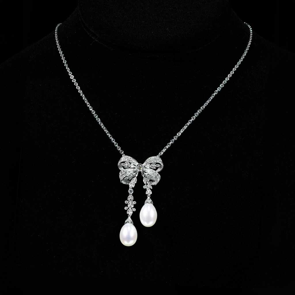 Mariposa butterfly pearl pendant necklace featuring pearls and sparkling diamond butterfly design