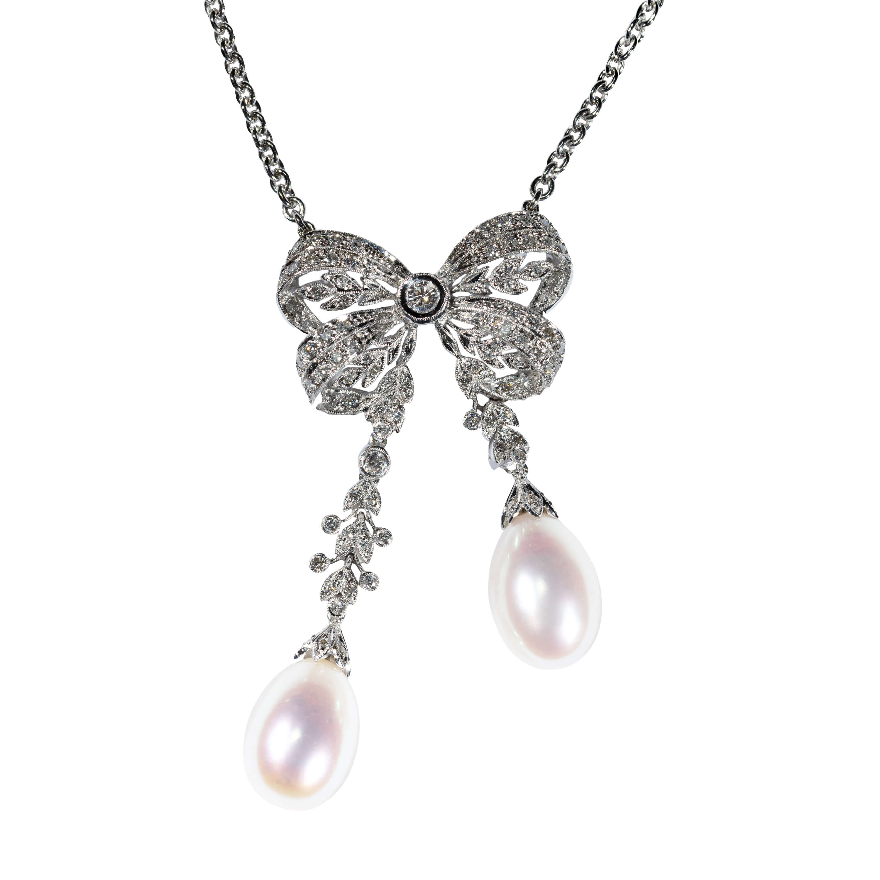 Mariposa butterfly pearl pendant necklace featuring freshwater pearls and sparkling diamond butterfly design
