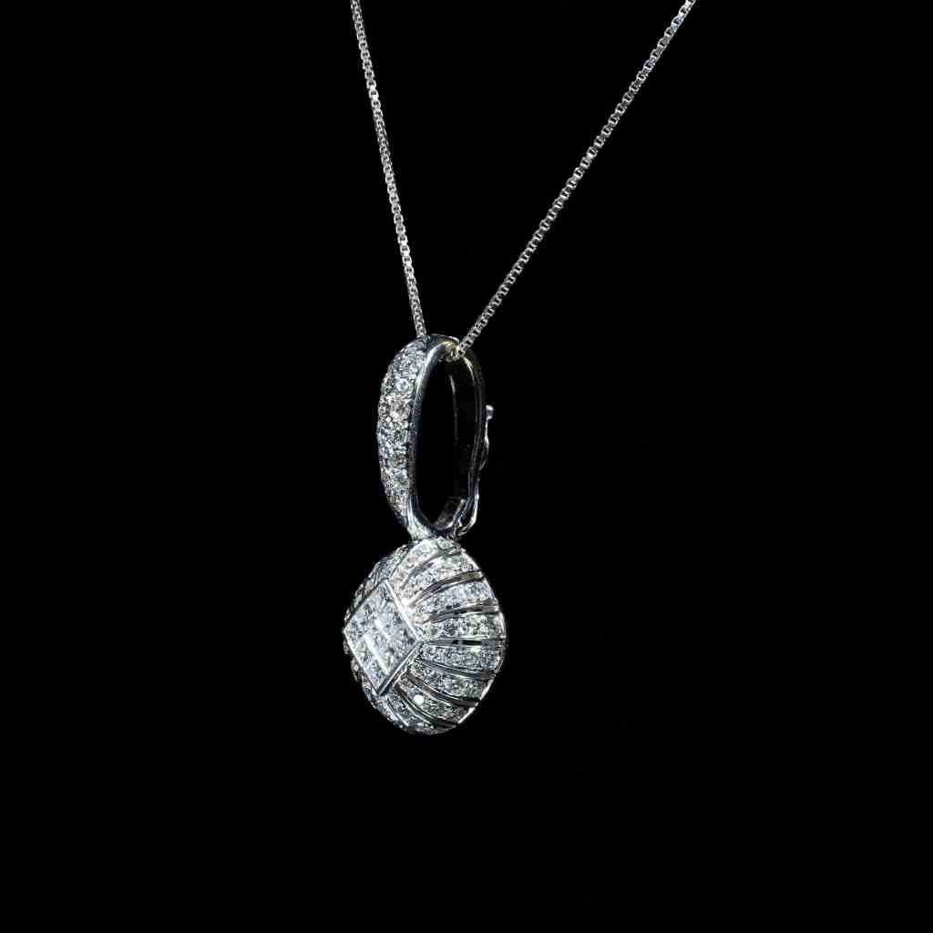 18K white gold Necklace jewelry princess-cut and brilliant-cut natural diamonds totaling 3.90 carats.