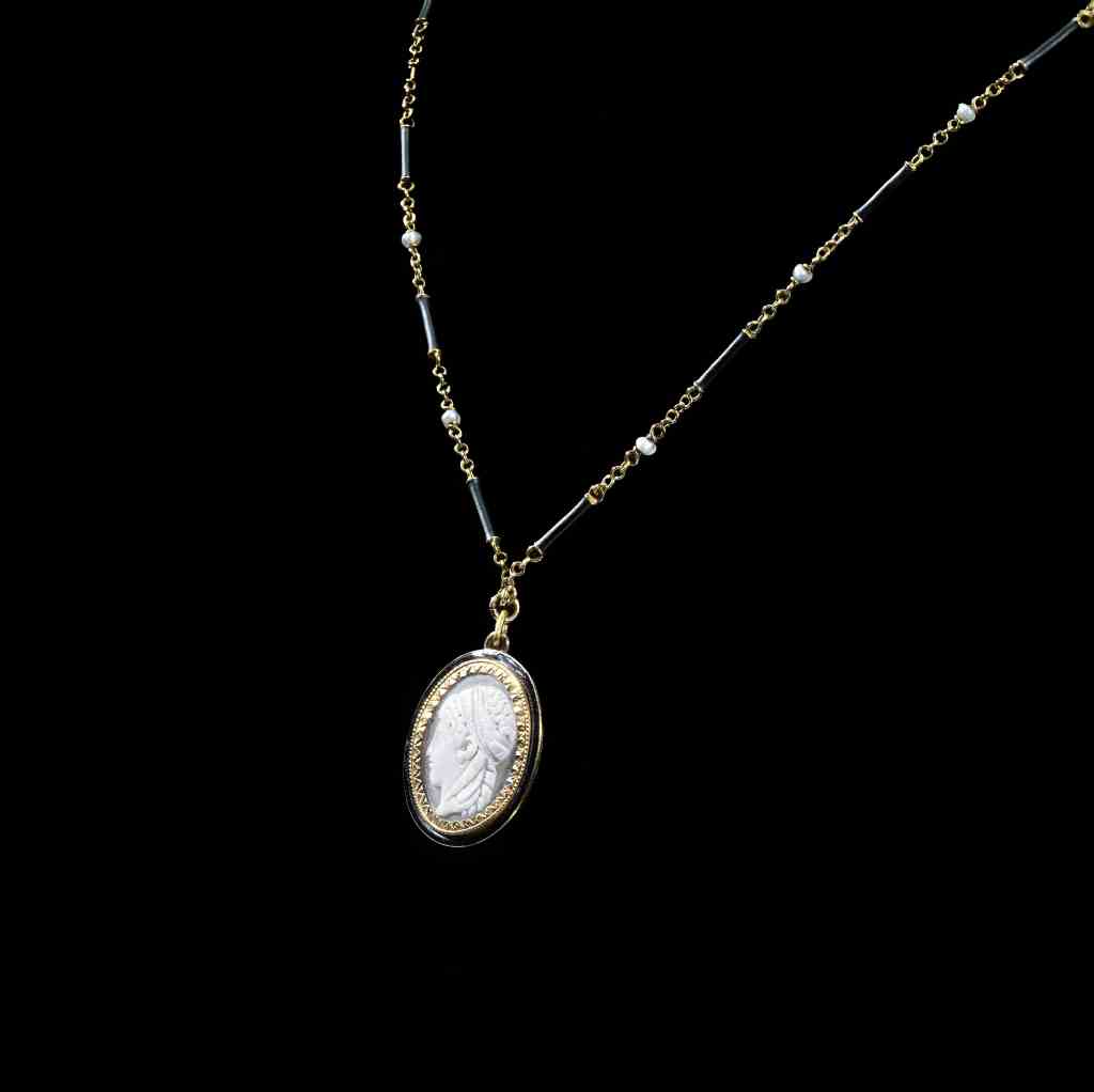 Antique 14K yellow gold cameo pendant necklace featuring a hand-carved classical female profile in a vintage estate setting.