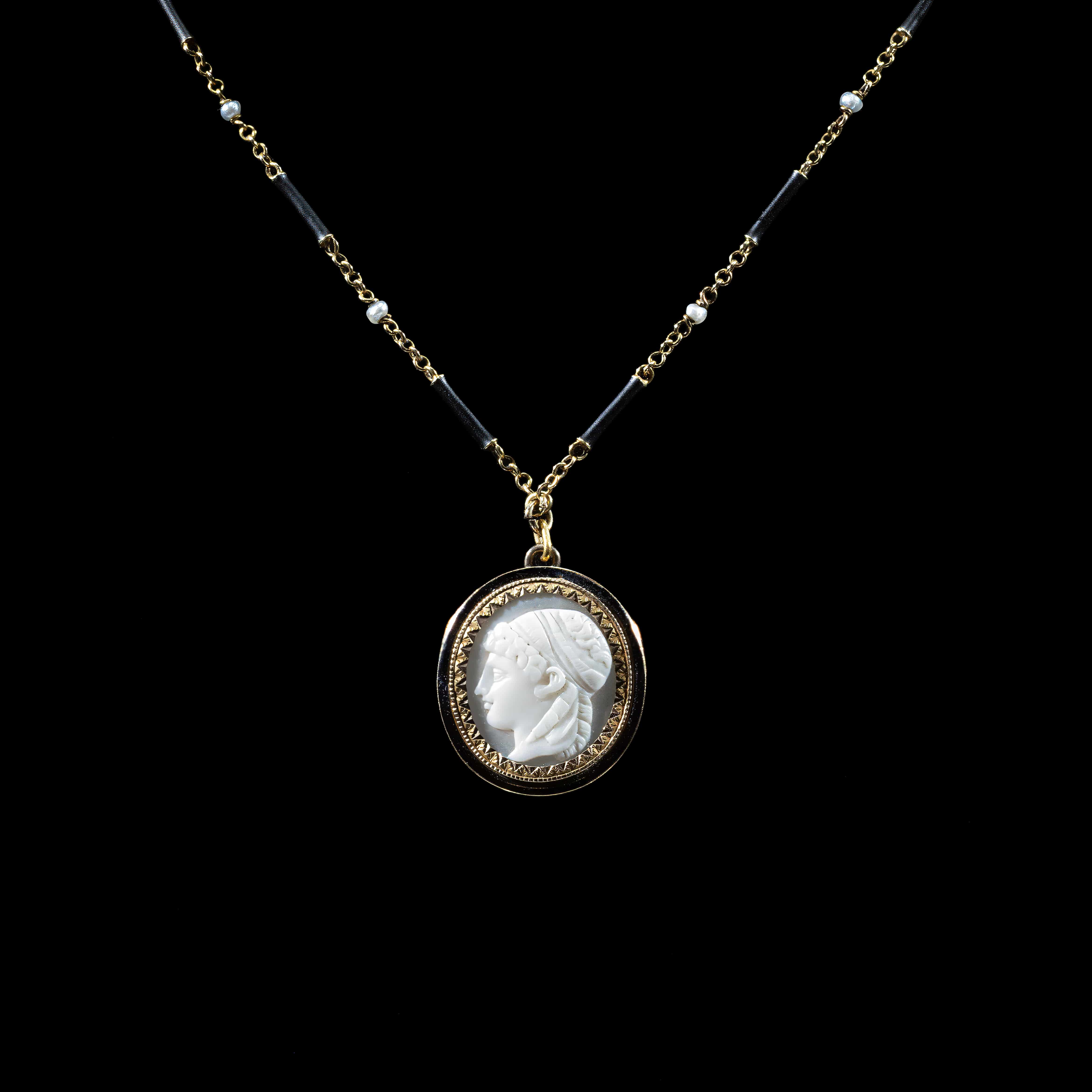 Antique 14K yellow gold cameo pendant necklace featuring a hand-carved classical female profile in a vintage estate setting.