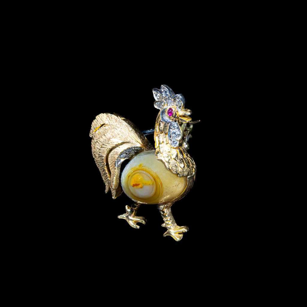 French 18K gold rooster brooch with natural agate, diamond accents and ruby eye