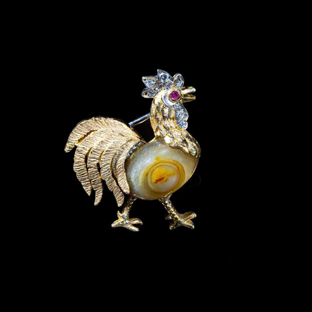 French 18K gold rooster brooch with natural agate, diamond accents and ruby eye