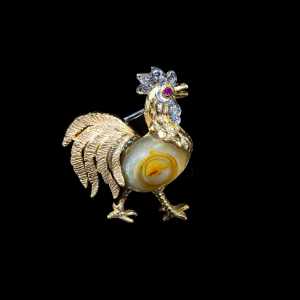 French 18K gold rooster brooch with natural agate, diamond accents and ruby eye