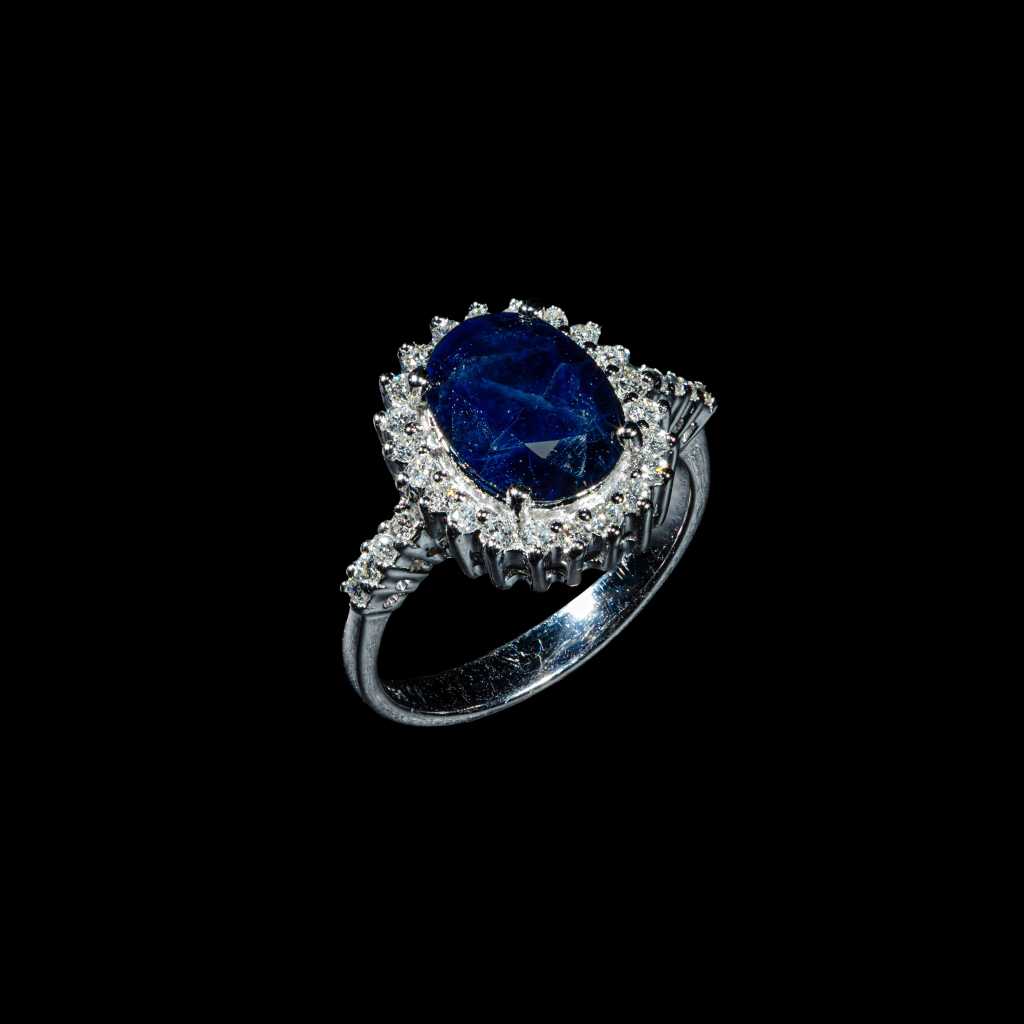 18K white gold oval blue sapphire ring with brilliant diamond halo
