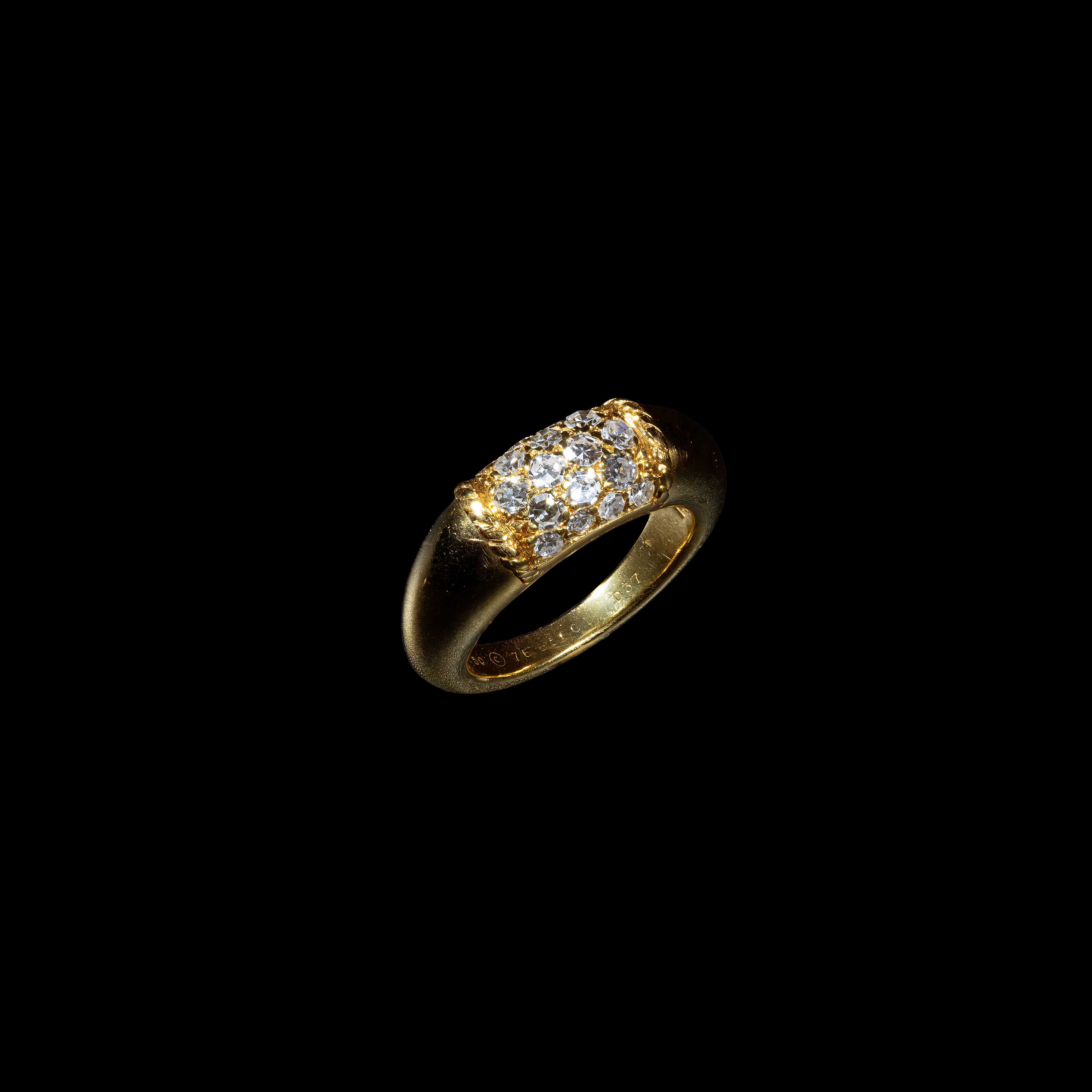 Antique 18K yellow gold wide band ring with round diamond cluster