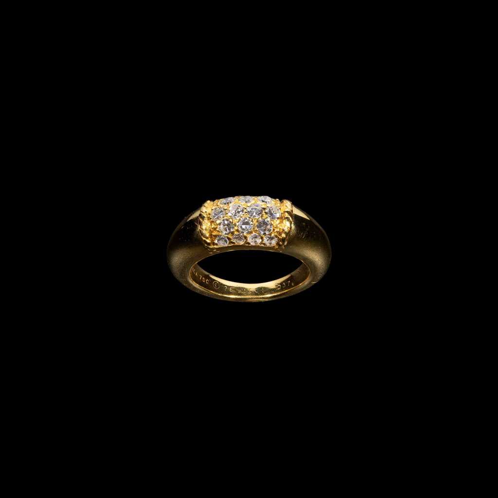 Antique 18K yellow gold wide band ring with round diamond cluster