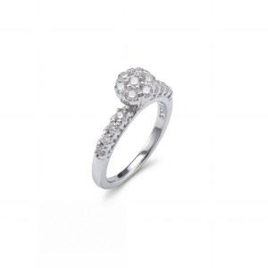 18K white gold diamond floral cluster ring with round brilliant diamonds and diamond-set shoulders.