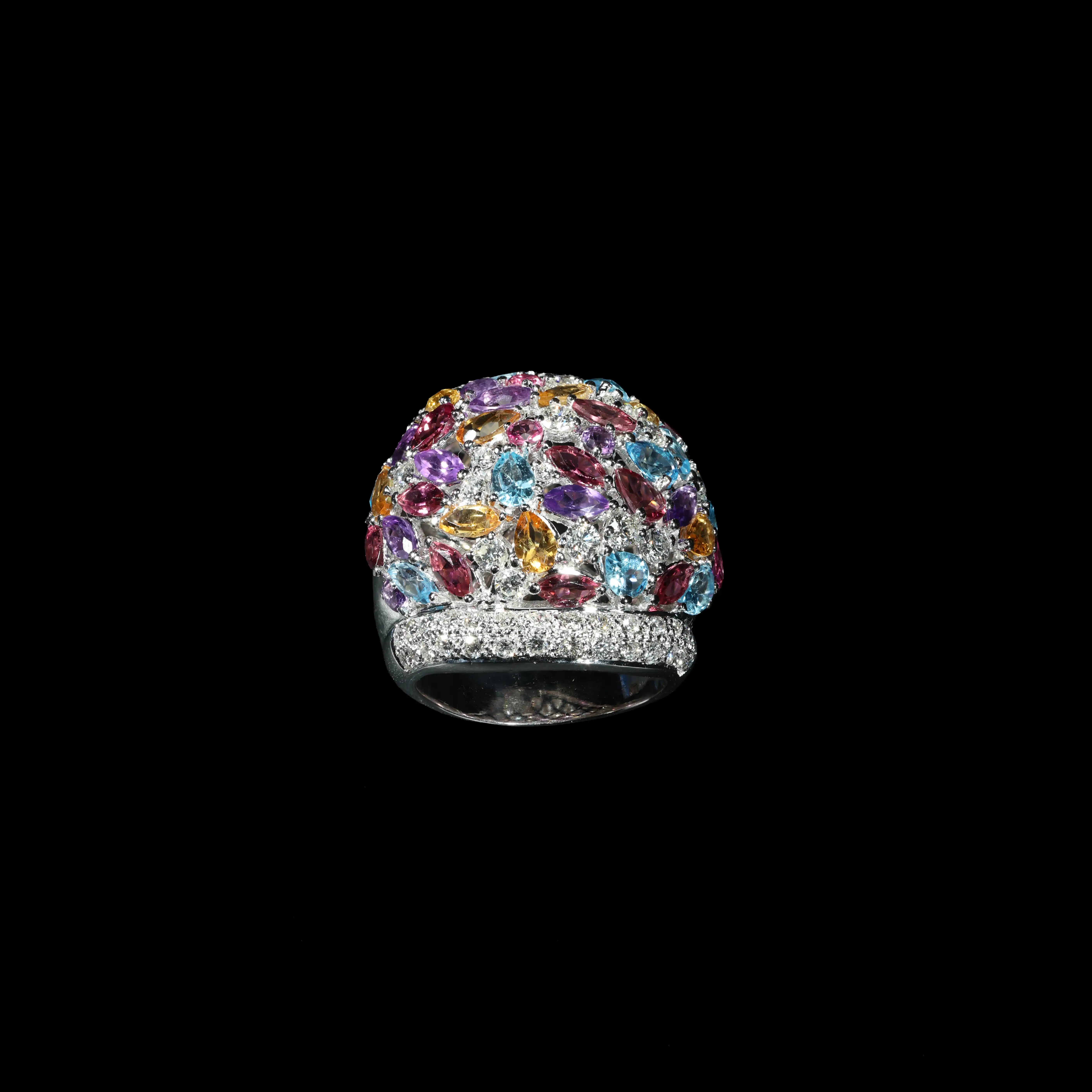 18K white gold cocktail ring with amethyst, blue topaz, garnet, citrine and brilliant diamonds.